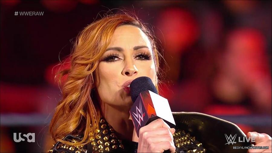 WWE_RAW_17th_Jan_2022_720p_WEBRip_h264-TJ_mp4_000290206.jpg