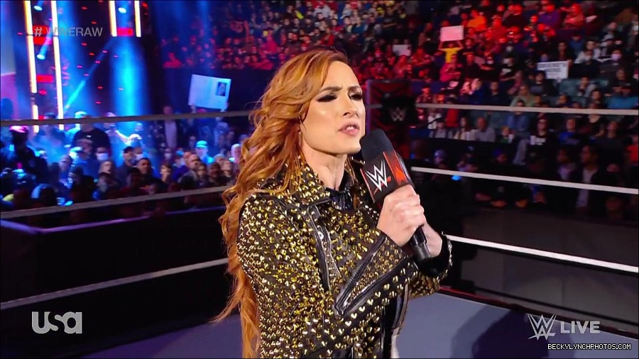 WWE_RAW_17th_Jan_2022_720p_WEBRip_h264-TJ_mp4_000293009.jpg