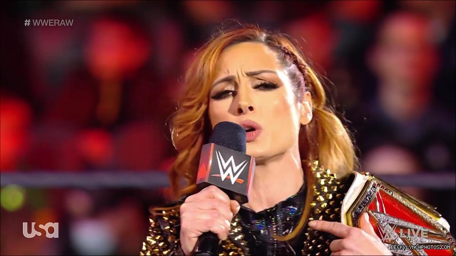 WWE_RAW_17th_Jan_2022_720p_WEBRip_h264-TJ_mp4_000296612.jpg