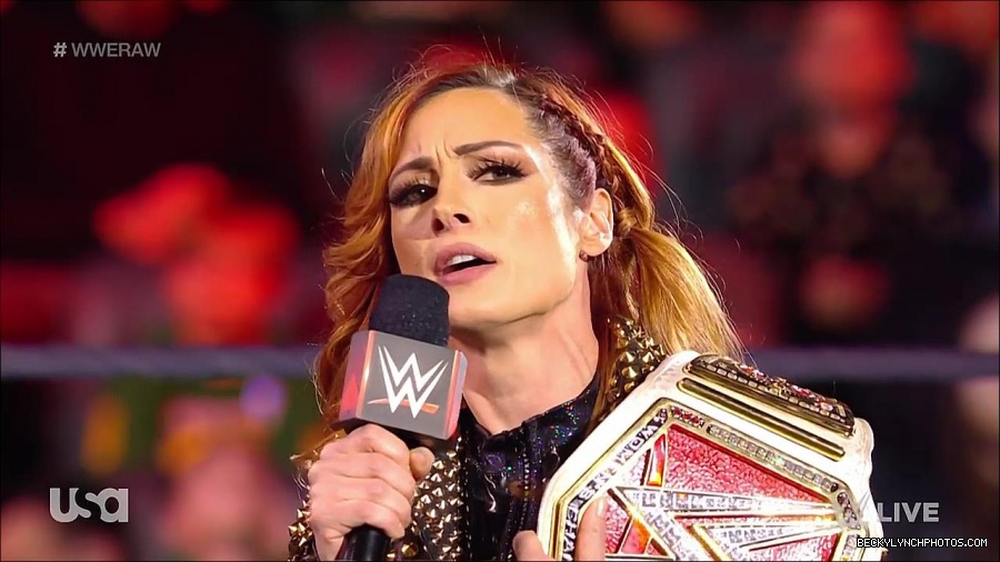 WWE_RAW_17th_Jan_2022_720p_WEBRip_h264-TJ_mp4_000302618.jpg