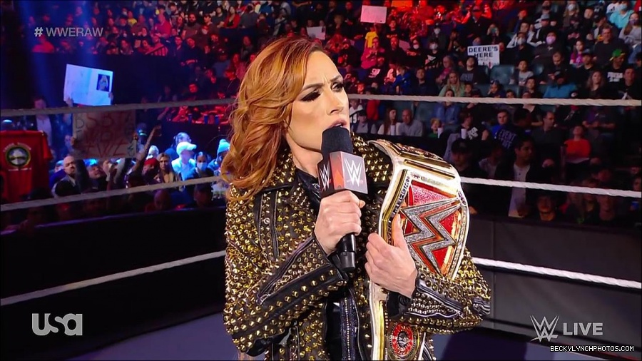 WWE_RAW_17th_Jan_2022_720p_WEBRip_h264-TJ_mp4_000311027.jpg