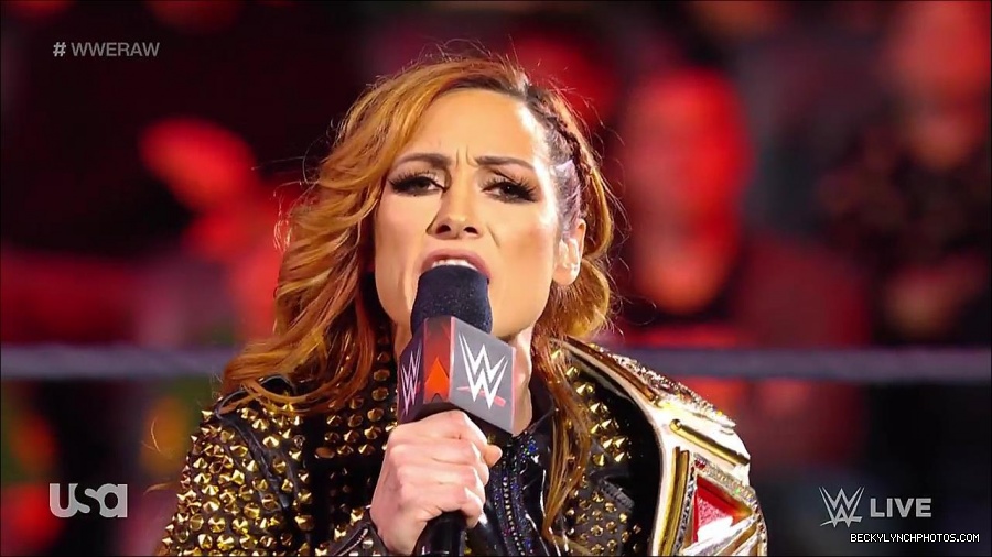 WWE_RAW_17th_Jan_2022_720p_WEBRip_h264-TJ_mp4_000322238.jpg