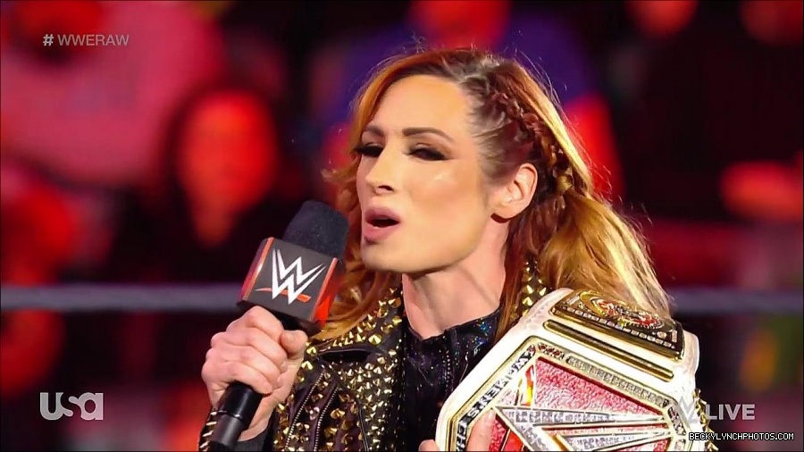 WWE_RAW_17th_Jan_2022_720p_WEBRip_h264-TJ_mp4_000348264.jpg