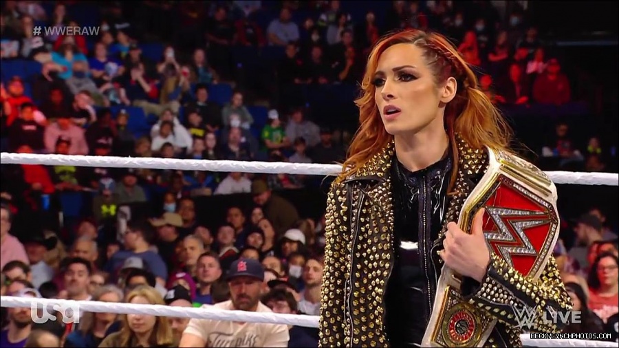 WWE_RAW_17th_Jan_2022_720p_WEBRip_h264-TJ_mp4_000523256.jpg