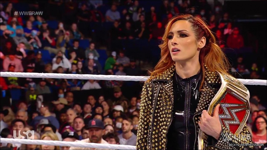 WWE_RAW_17th_Jan_2022_720p_WEBRip_h264-TJ_mp4_000524056.jpg