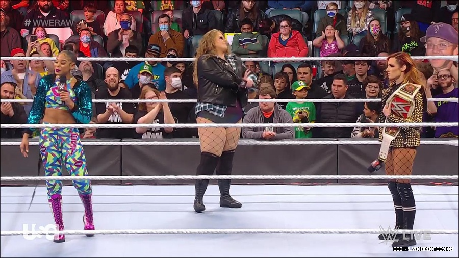 WWE_RAW_17th_Jan_2022_720p_WEBRip_h264-TJ_mp4_000534867.jpg