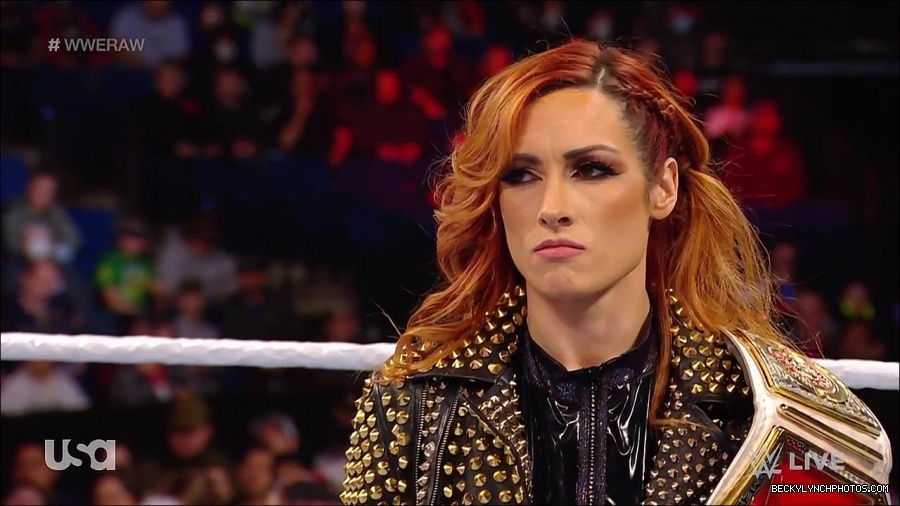 WWE_RAW_17th_Jan_2022_720p_WEBRip_h264-TJ_mp4_000541674.jpg