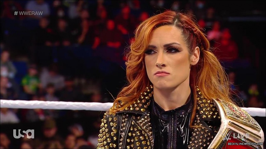 WWE_RAW_17th_Jan_2022_720p_WEBRip_h264-TJ_mp4_000542074.jpg