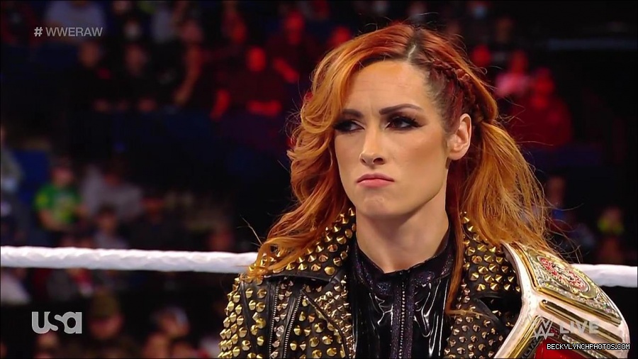 WWE_RAW_17th_Jan_2022_720p_WEBRip_h264-TJ_mp4_000542475.jpg