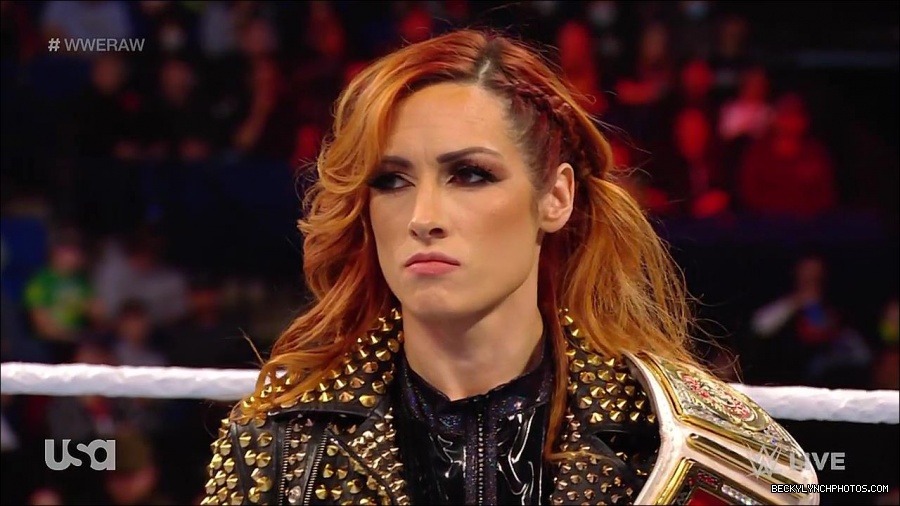 WWE_RAW_17th_Jan_2022_720p_WEBRip_h264-TJ_mp4_000543276.jpg