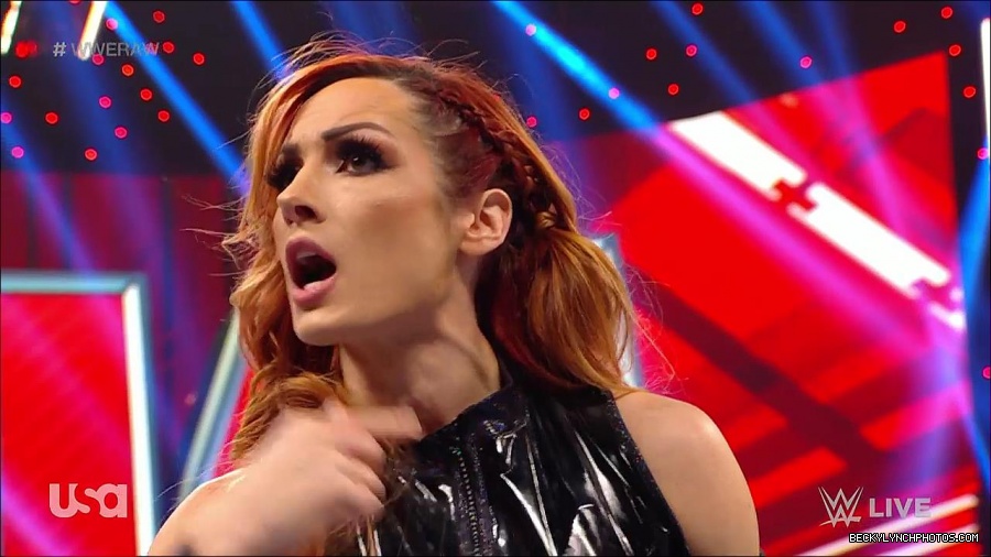 WWE_RAW_17th_Jan_2022_720p_WEBRip_h264-TJ_mp4_000725996.jpg