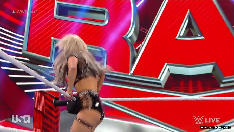 WWE_RAW_17th_Jan_2022_720p_WEBRip_h264-TJ_mp4_000753623.jpg