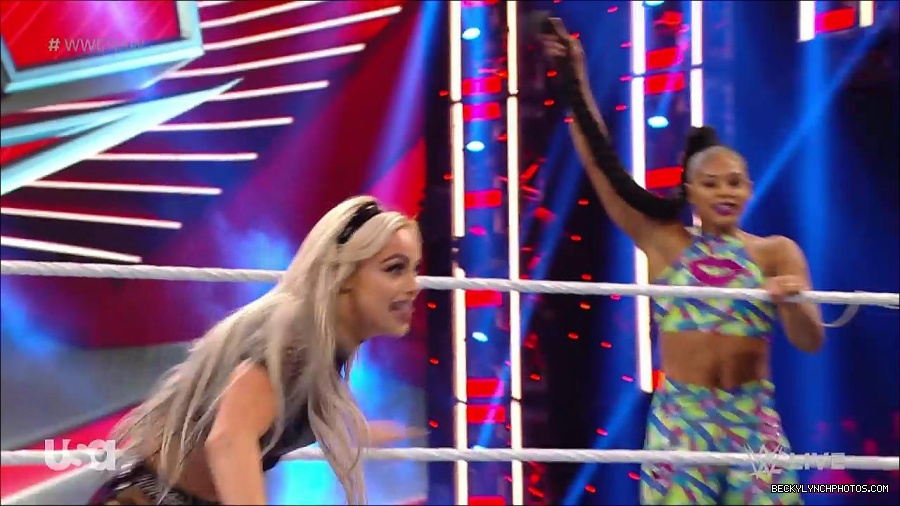 WWE_RAW_17th_Jan_2022_720p_WEBRip_h264-TJ_mp4_000760030.jpg