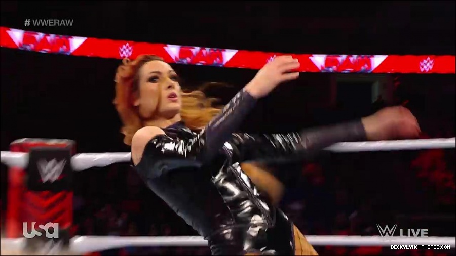 WWE_RAW_17th_Jan_2022_720p_WEBRip_h264-TJ_mp4_000764434.jpg