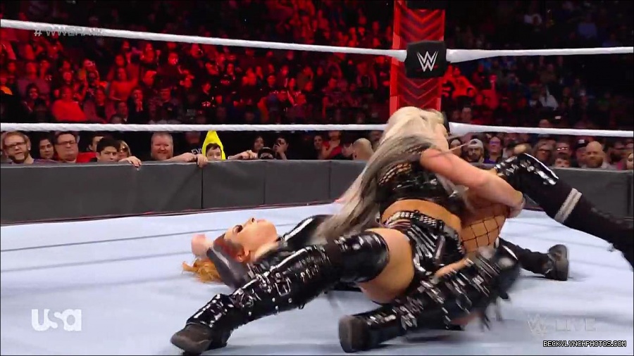 WWE_RAW_17th_Jan_2022_720p_WEBRip_h264-TJ_mp4_000765635.jpg
