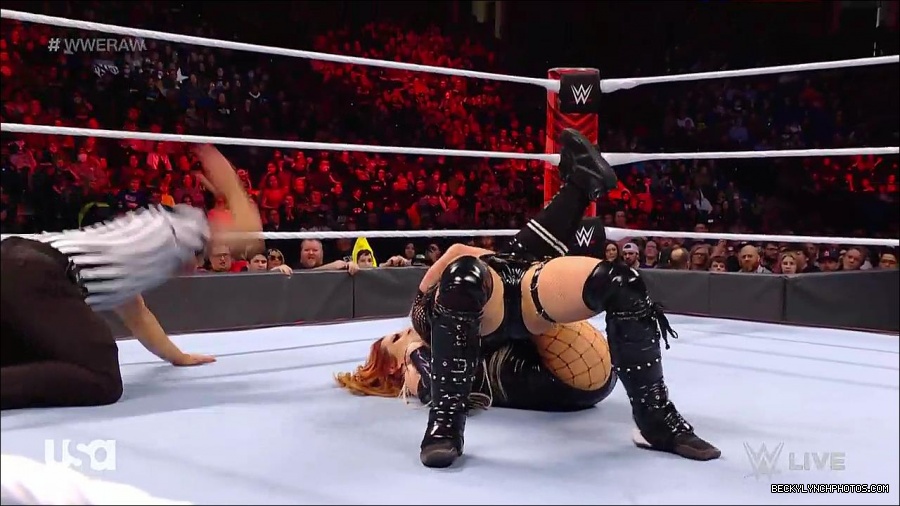 WWE_RAW_17th_Jan_2022_720p_WEBRip_h264-TJ_mp4_000767237.jpg