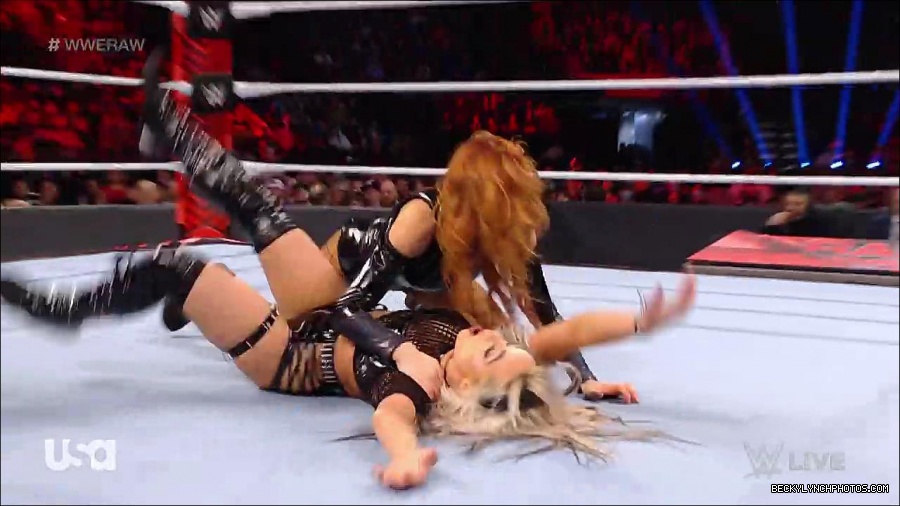 WWE_RAW_17th_Jan_2022_720p_WEBRip_h264-TJ_mp4_000808078.jpg