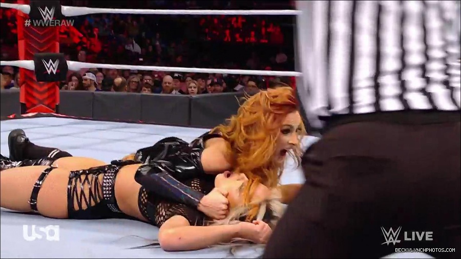 WWE_RAW_17th_Jan_2022_720p_WEBRip_h264-TJ_mp4_000809279.jpg
