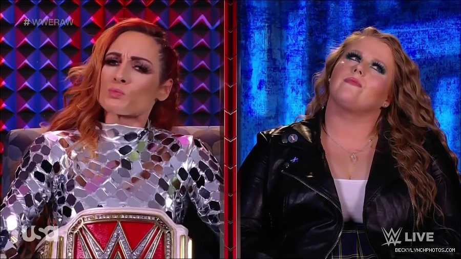 WWE_Monday_Night_Raw_2022_01_24_720p_HDTV_x264-NWCHD_mp4_005635969.jpg