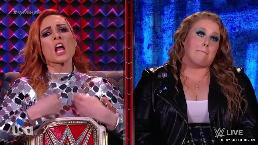WWE_Monday_Night_Raw_2022_01_24_720p_HDTV_x264-NWCHD_mp4_005731264.jpg