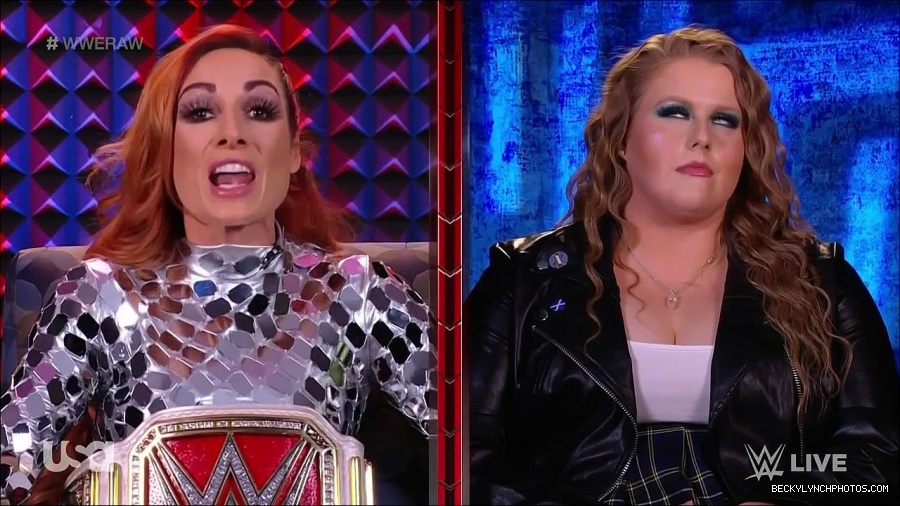 WWE_Monday_Night_Raw_2022_01_24_720p_HDTV_x264-NWCHD_mp4_005777310.jpg