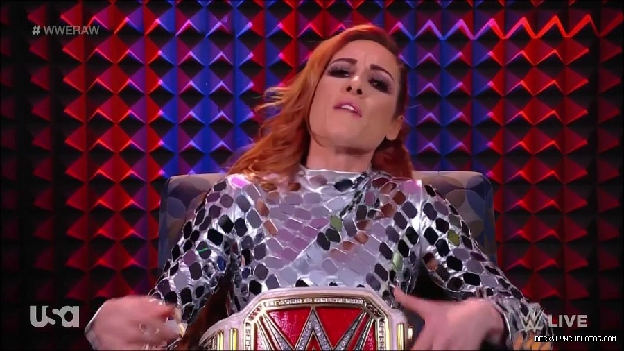 WWE_Monday_Night_Raw_2022_01_24_720p_HDTV_x264-NWCHD_mp4_005834167.jpg