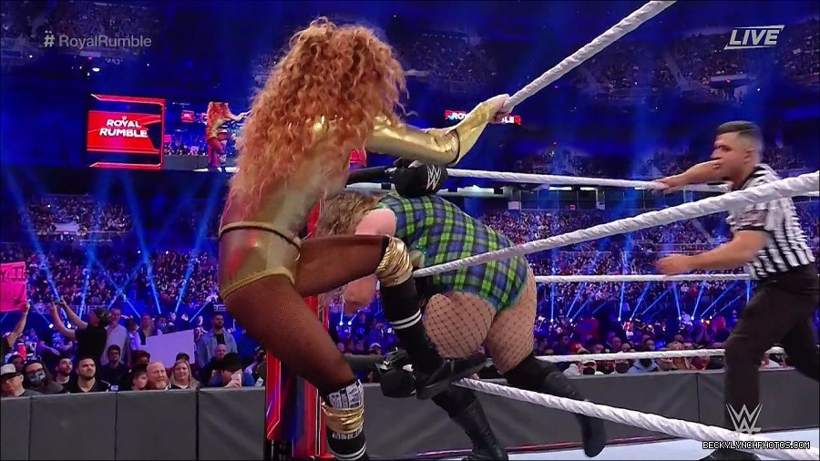 WWE_Royal_Rumble_2022_720p_WEB_h264-HEEL_mp4_006883978.jpg