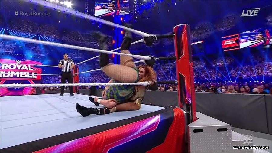 WWE_Royal_Rumble_2022_720p_WEB_h264-HEEL_mp4_007092444.jpg