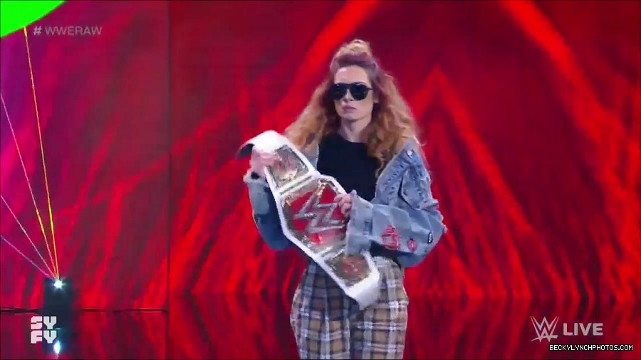 WWE_Monday_Night_Raw_2022_02_14_720p_HDTV_x264-NWCHD_mp4_003406169.jpg