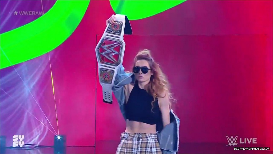 WWE_Monday_Night_Raw_2022_02_14_720p_HDTV_x264-NWCHD_mp4_003407771.jpg