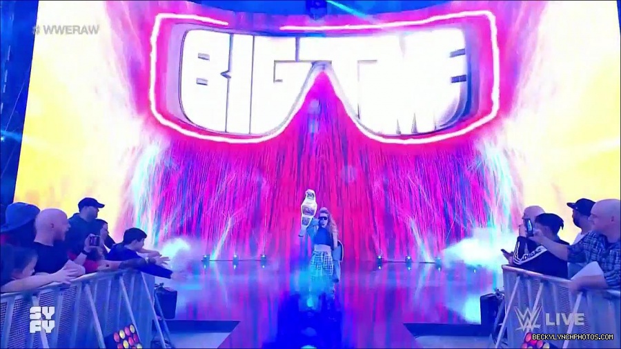 WWE_Monday_Night_Raw_2022_02_14_720p_HDTV_x264-NWCHD_mp4_003408972.jpg