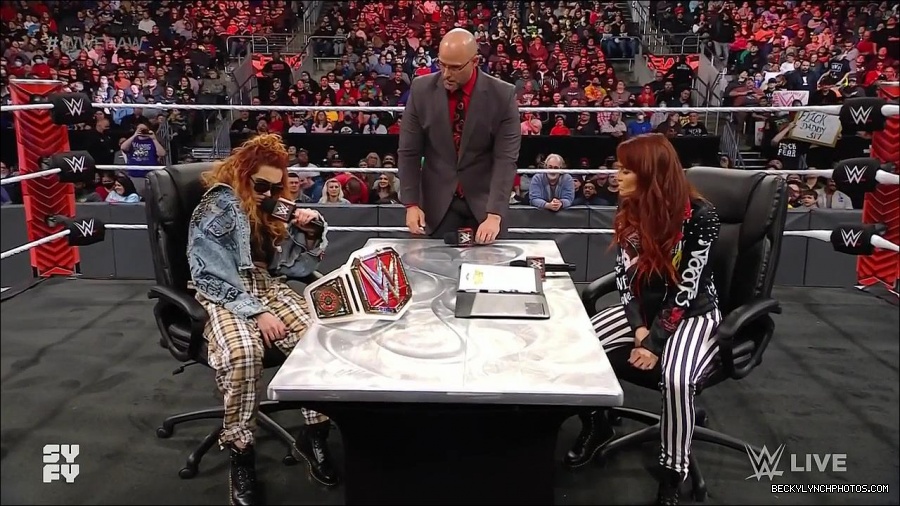 WWE_Monday_Night_Raw_2022_02_14_720p_HDTV_x264-NWCHD_mp4_003463426.jpg