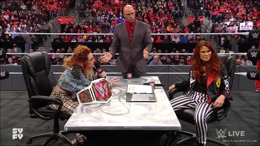 WWE_Monday_Night_Raw_2022_02_14_720p_HDTV_x264-NWCHD_mp4_003494657.jpg