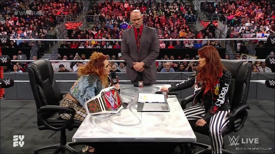 WWE_Monday_Night_Raw_2022_02_14_720p_HDTV_x264-NWCHD_mp4_003513076.jpg