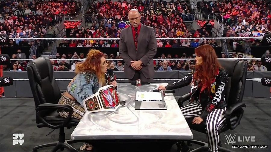 WWE_Monday_Night_Raw_2022_02_14_720p_HDTV_x264-NWCHD_mp4_003513476.jpg