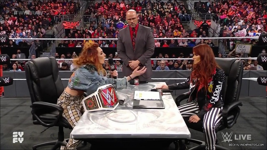 WWE_Monday_Night_Raw_2022_02_14_720p_HDTV_x264-NWCHD_mp4_003514277.jpg