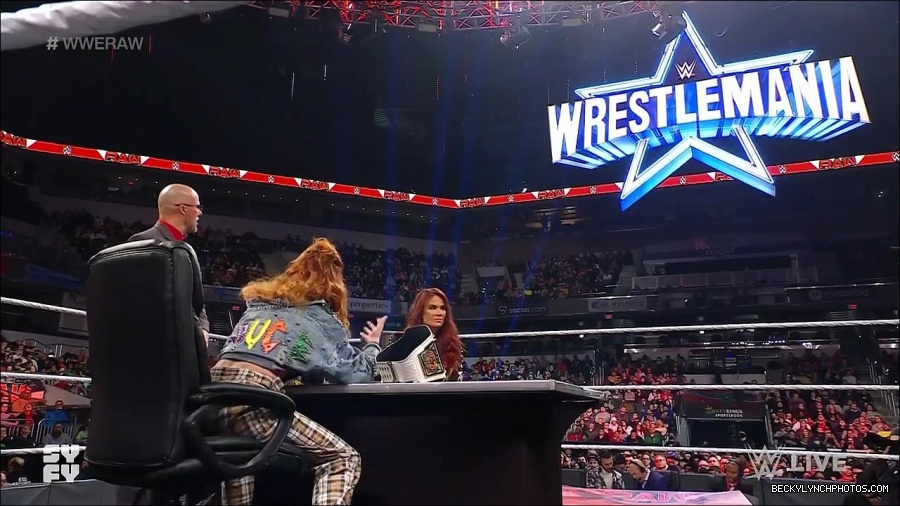 WWE_Monday_Night_Raw_2022_02_14_720p_HDTV_x264-NWCHD_mp4_003520683.jpg