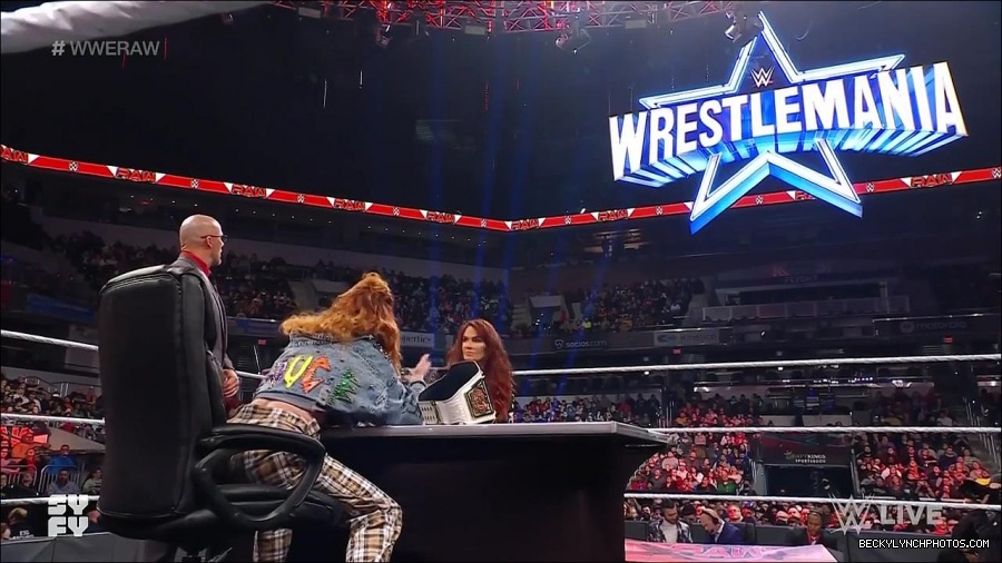 WWE_Monday_Night_Raw_2022_02_14_720p_HDTV_x264-NWCHD_mp4_003521484.jpg