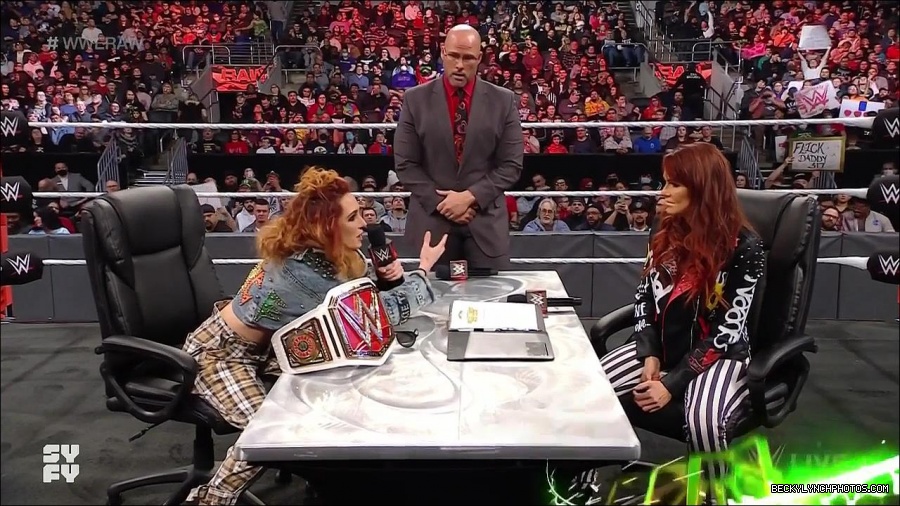 WWE_Monday_Night_Raw_2022_02_14_720p_HDTV_x264-NWCHD_mp4_003528691.jpg
