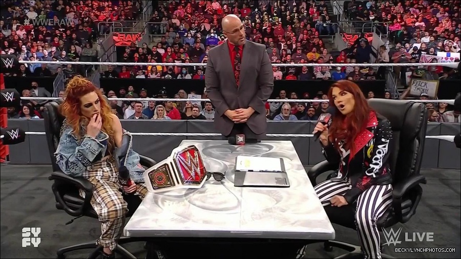 WWE_Monday_Night_Raw_2022_02_14_720p_HDTV_x264-NWCHD_mp4_003578408.jpg
