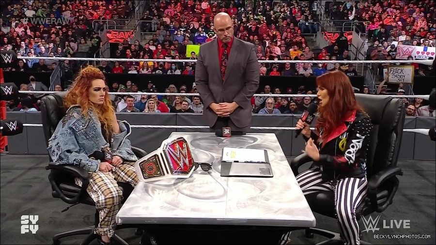 WWE_Monday_Night_Raw_2022_02_14_720p_HDTV_x264-NWCHD_mp4_003590820.jpg