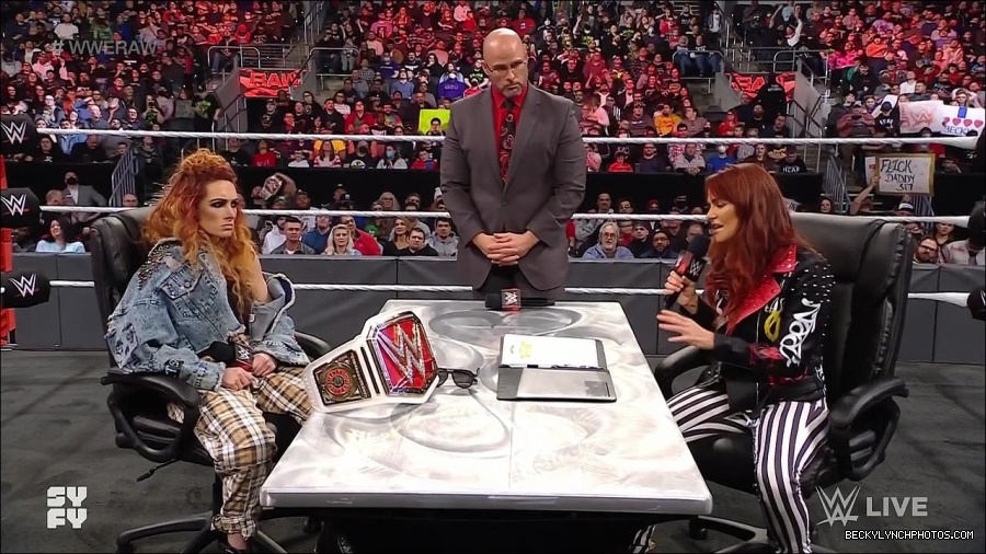 WWE_Monday_Night_Raw_2022_02_14_720p_HDTV_x264-NWCHD_mp4_003591621.jpg