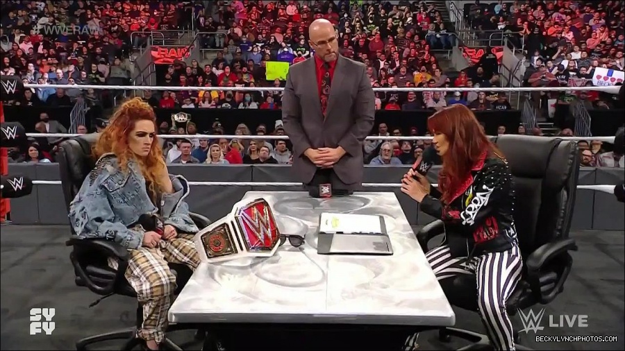 WWE_Monday_Night_Raw_2022_02_14_720p_HDTV_x264-NWCHD_mp4_003602432.jpg