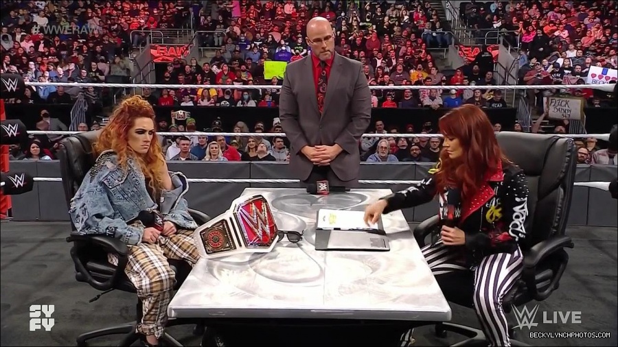 WWE_Monday_Night_Raw_2022_02_14_720p_HDTV_x264-NWCHD_mp4_003603633.jpg
