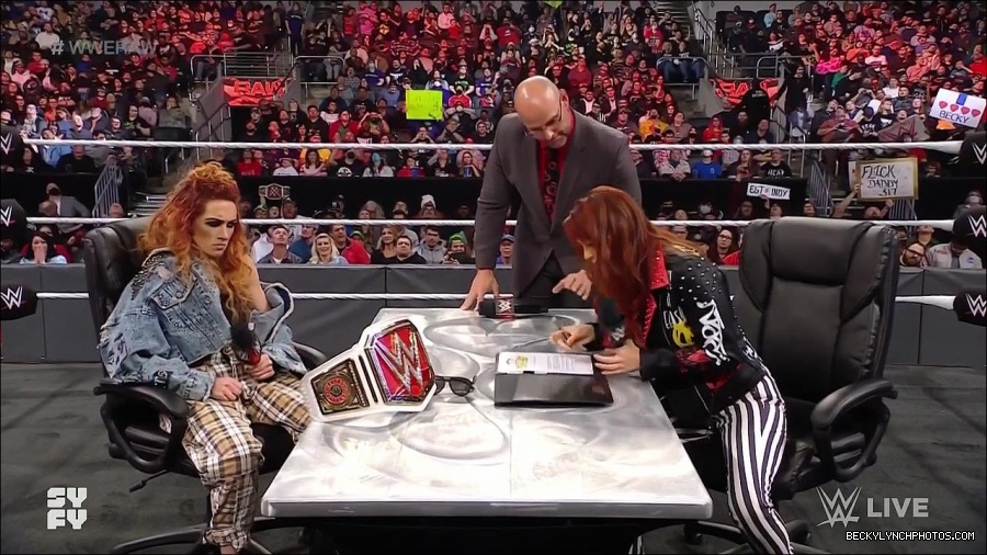 WWE_Monday_Night_Raw_2022_02_14_720p_HDTV_x264-NWCHD_mp4_003606836.jpg