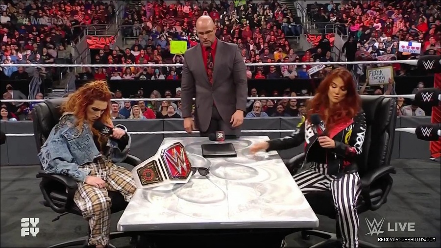 WWE_Monday_Night_Raw_2022_02_14_720p_HDTV_x264-NWCHD_mp4_003609238.jpg