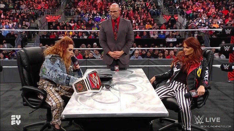 WWE_Monday_Night_Raw_2022_02_14_720p_HDTV_x264-NWCHD_mp4_003619649.jpg