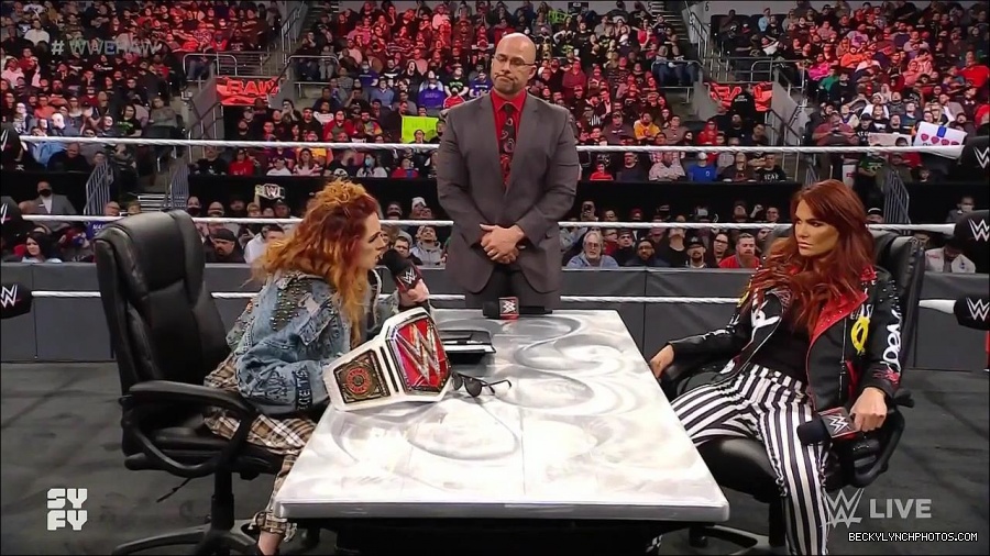 WWE_Monday_Night_Raw_2022_02_14_720p_HDTV_x264-NWCHD_mp4_003639268.jpg