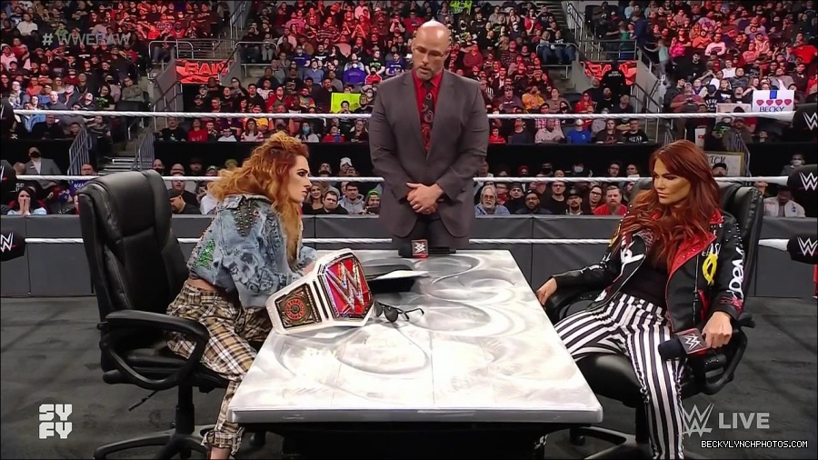 WWE_Monday_Night_Raw_2022_02_14_720p_HDTV_x264-NWCHD_mp4_003656085.jpg