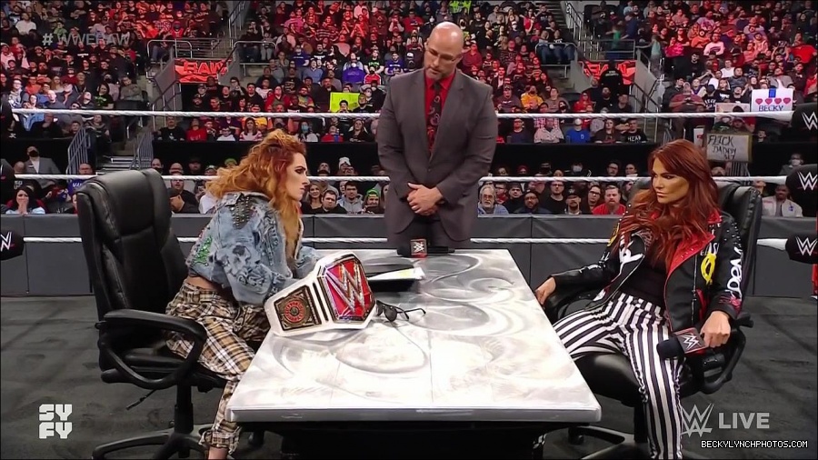 WWE_Monday_Night_Raw_2022_02_14_720p_HDTV_x264-NWCHD_mp4_003656486.jpg